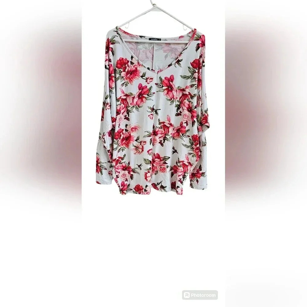 Ssoulm 1X Women's Top. Batwing Sleeves & Bottom Tapers at Hips.​​​​​